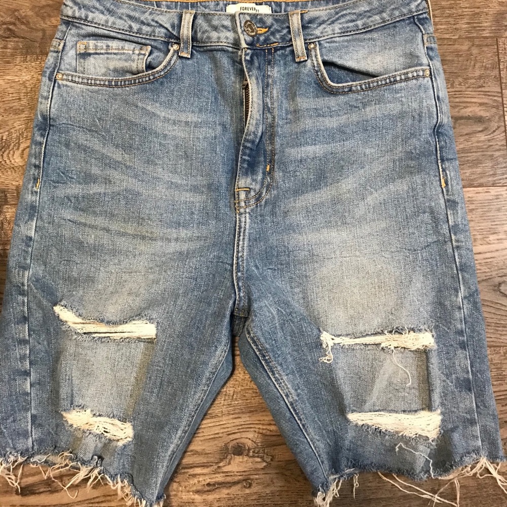 Bermuda shorts - Picture 2 of 4